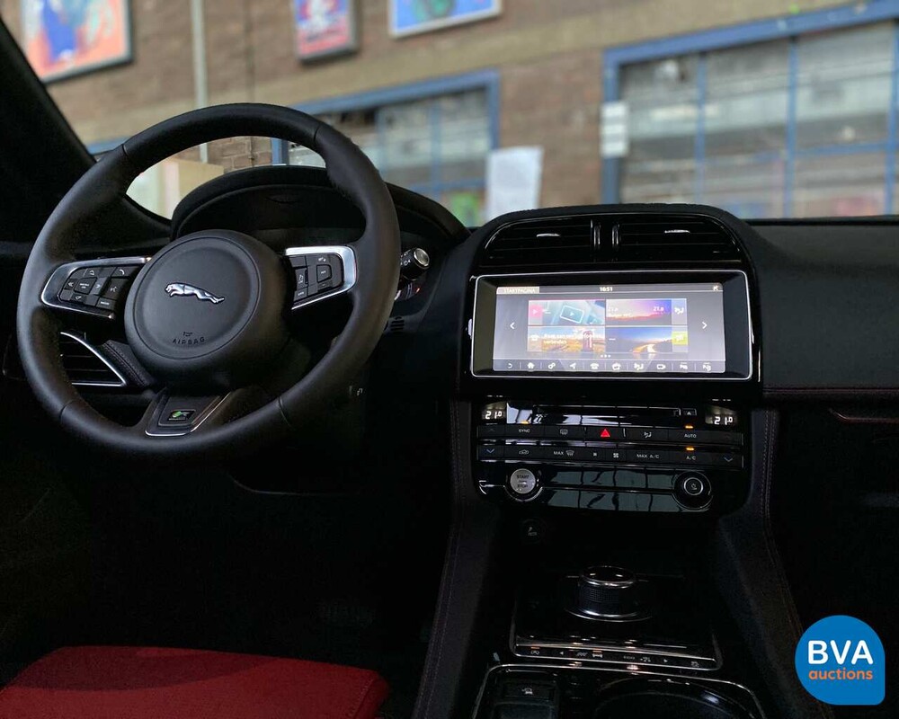 Jaguar F-Pace R-Sport 20d 180 PS Automatik 2017 - Neu.