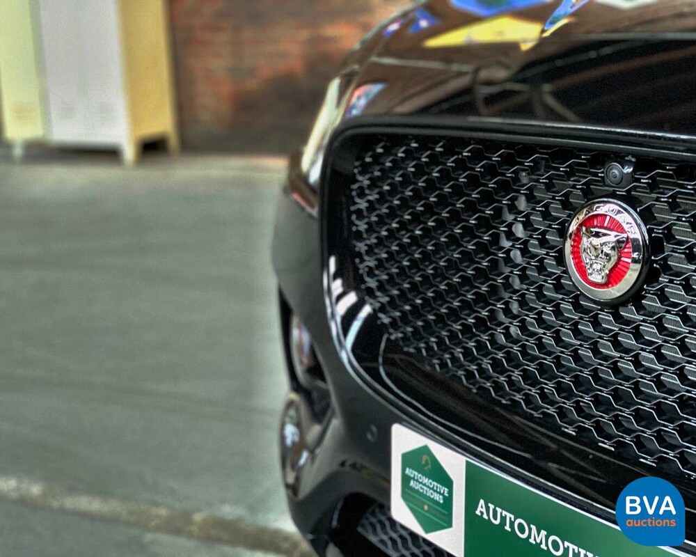 Jaguar F-Pace R-Sport 20d 180 PS Automatik 2017 - Neu.