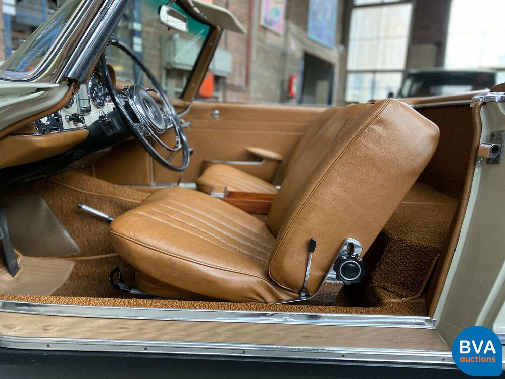 Mercedes-Benz PAGODE 250 SL W113 1967, AR-58-69.