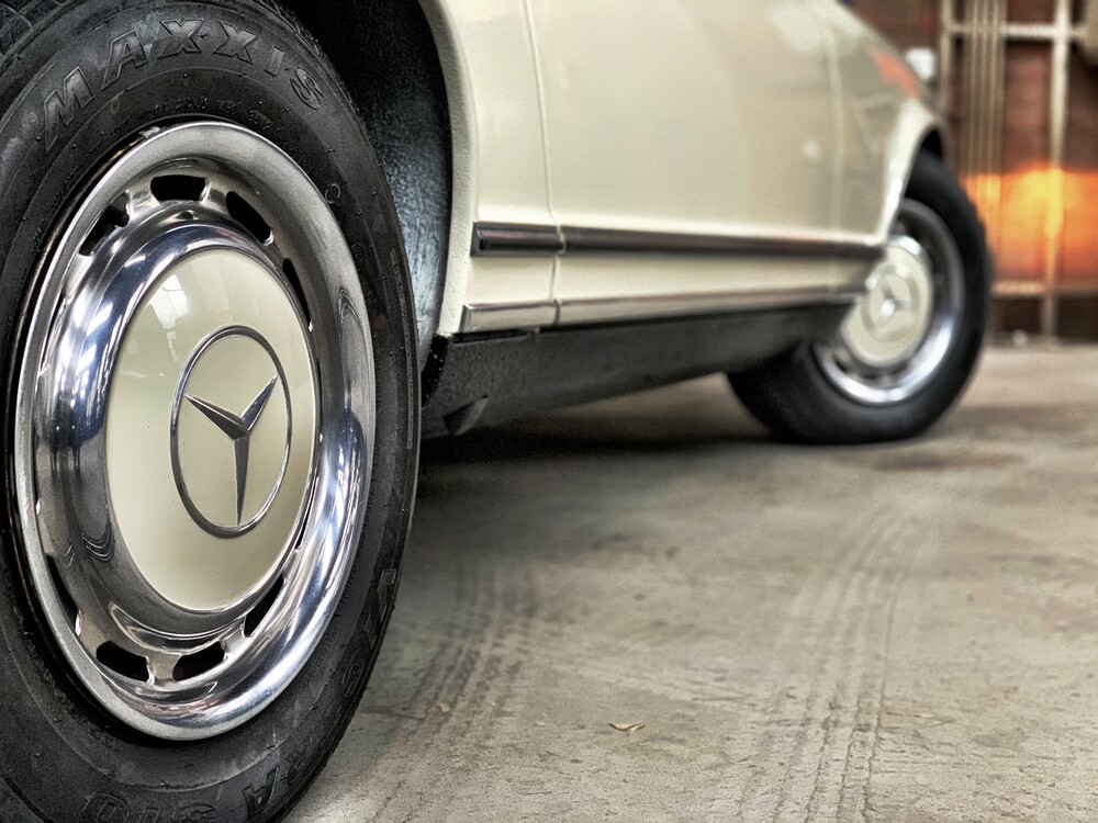 Mercedes-Benz PAGODE 250 SL W113 1967, AR-58-69.