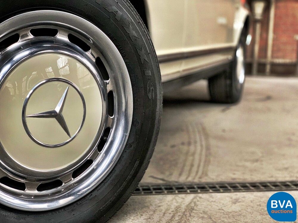 Mercedes-Benz PAGODE 250 SL W113 1967, AR-58-69.