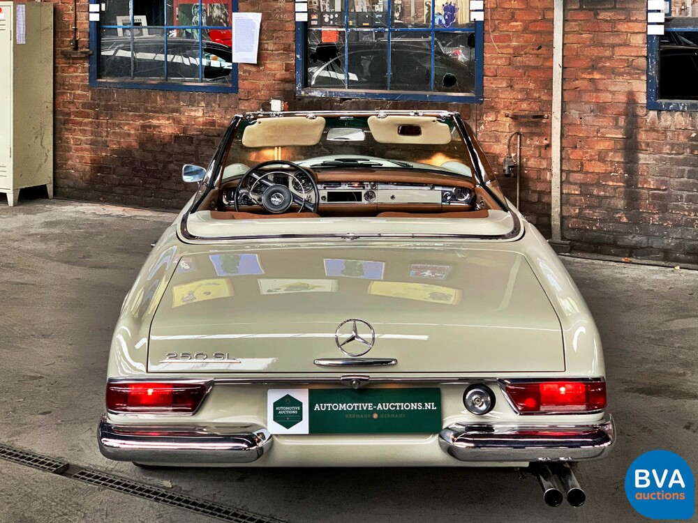 Mercedes-Benz PAGODE 250 SL W113 1967, AR-58-69.