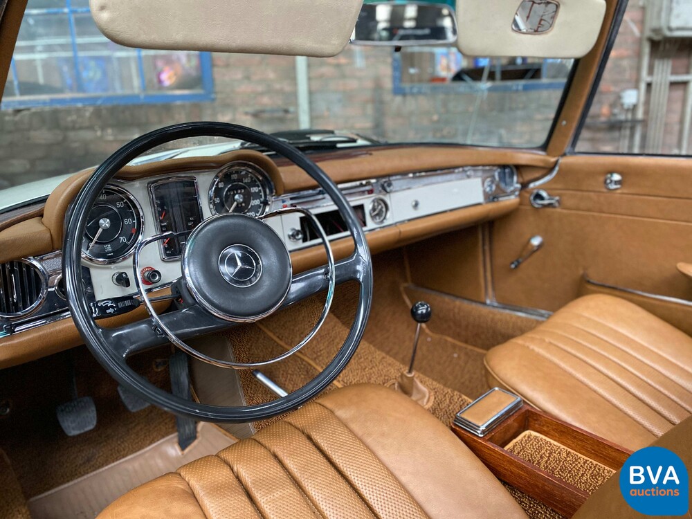 Mercedes-Benz PAGODE 250 SL W113 1967, AR-58-69.