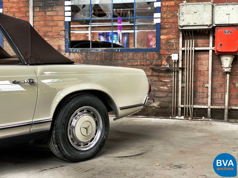 Mercedes-Benz PAGODE 250 SL W113 1967, AR-58-69.