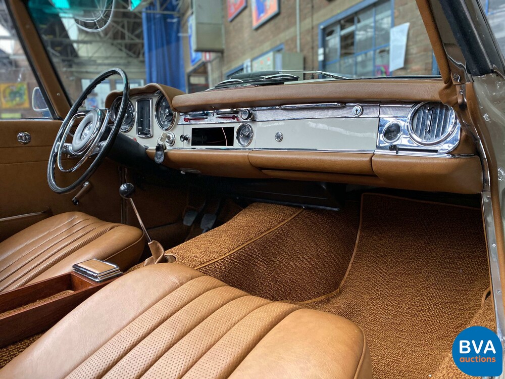 Mercedes-Benz PAGODE 250 SL W113 1967, AR-58-69.
