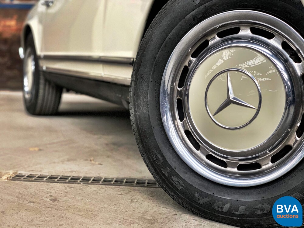 Mercedes-Benz PAGODE 250 SL W113 1967, AR-58-69.