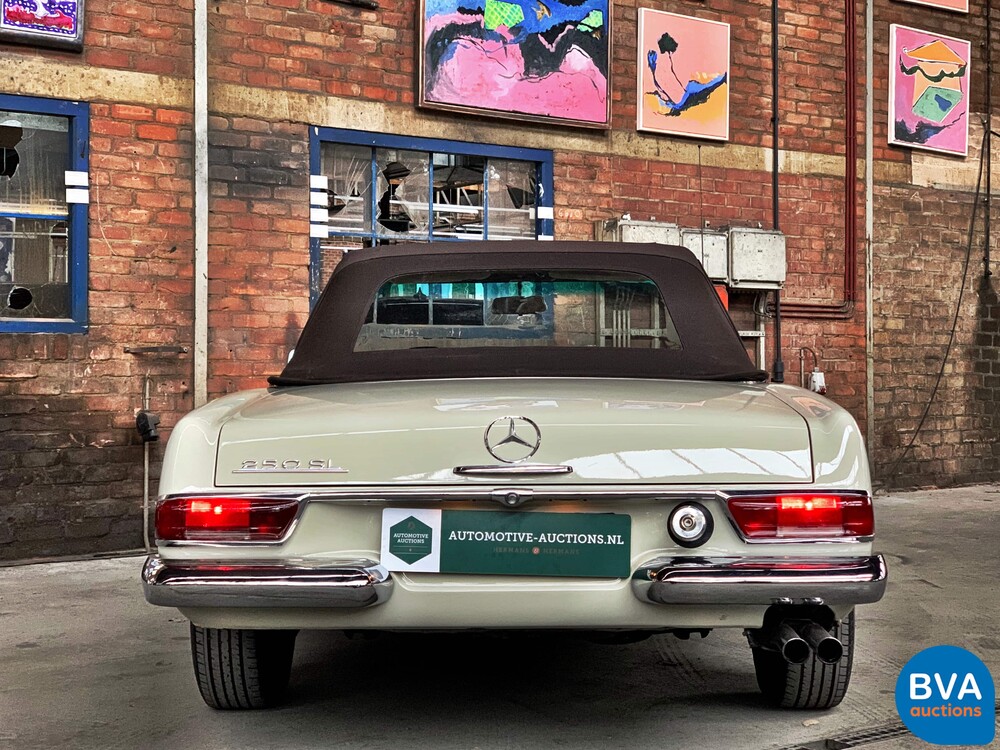 Mercedes-Benz PAGODE 250 SL W113 1967, AR-58-69.