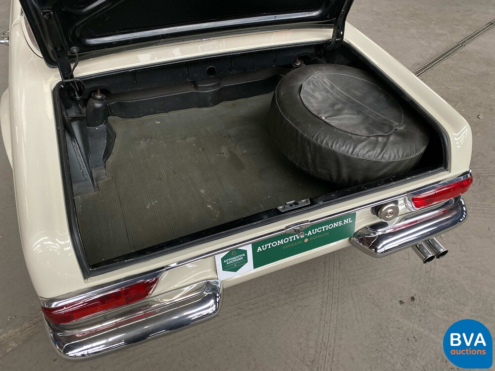 Mercedes-Benz PAGODE 250 SL W113 1967, AR-58-69.
