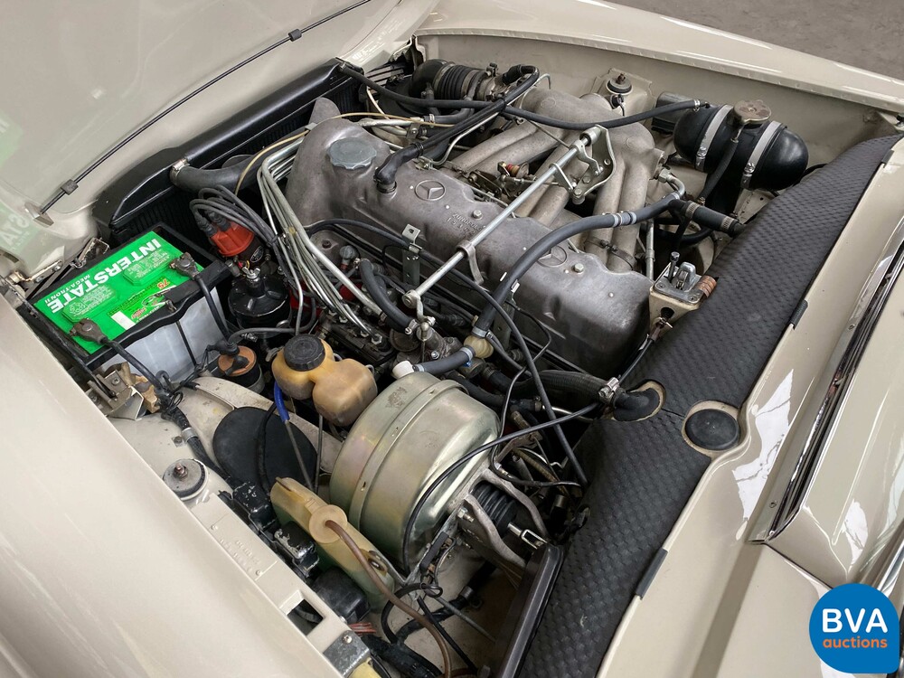 Mercedes-Benz PAGODE 250 SL W113 1967, AR-58-69.