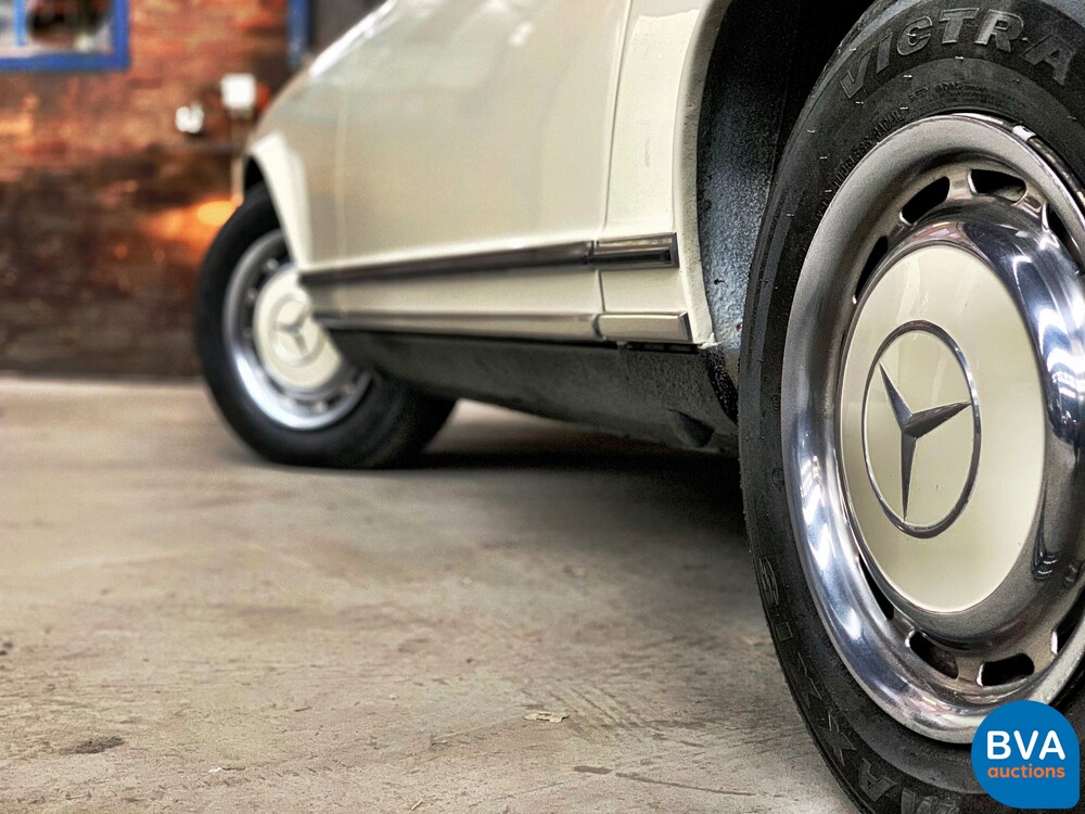 Mercedes-Benz PAGODE 250 SL W113 1967, AR-58-69.