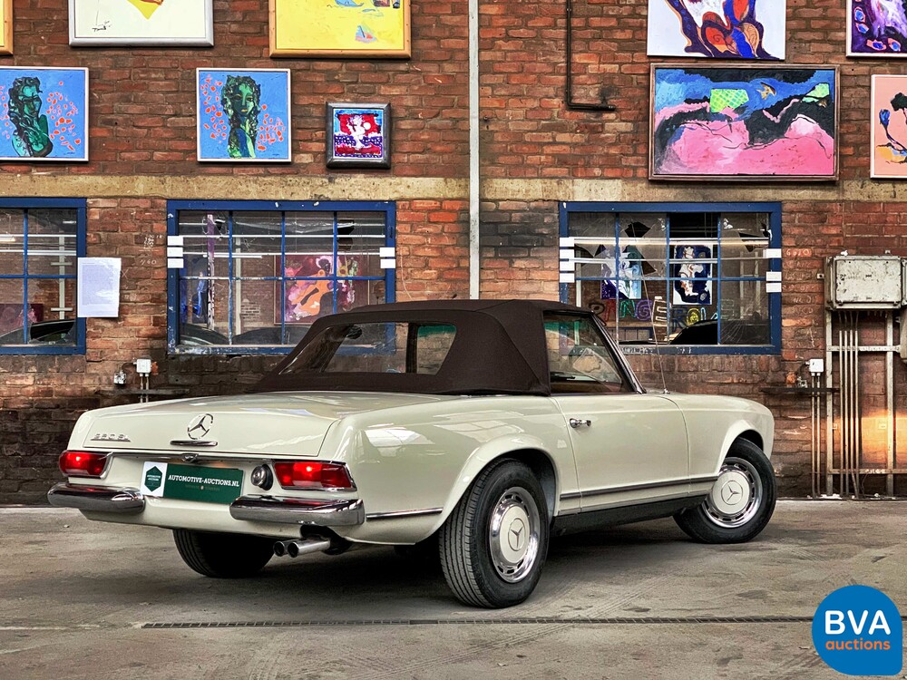 Mercedes-Benz PAGODE 250 SL W113 1967, AR-58-69.