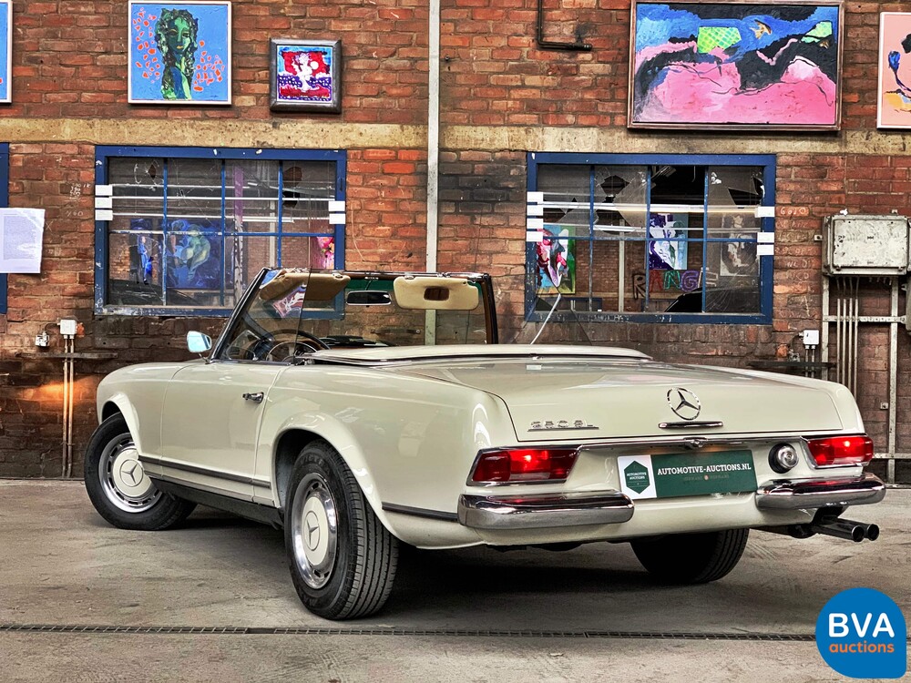 Mercedes-Benz PAGODE 250 SL W113 1967, AR-58-69.