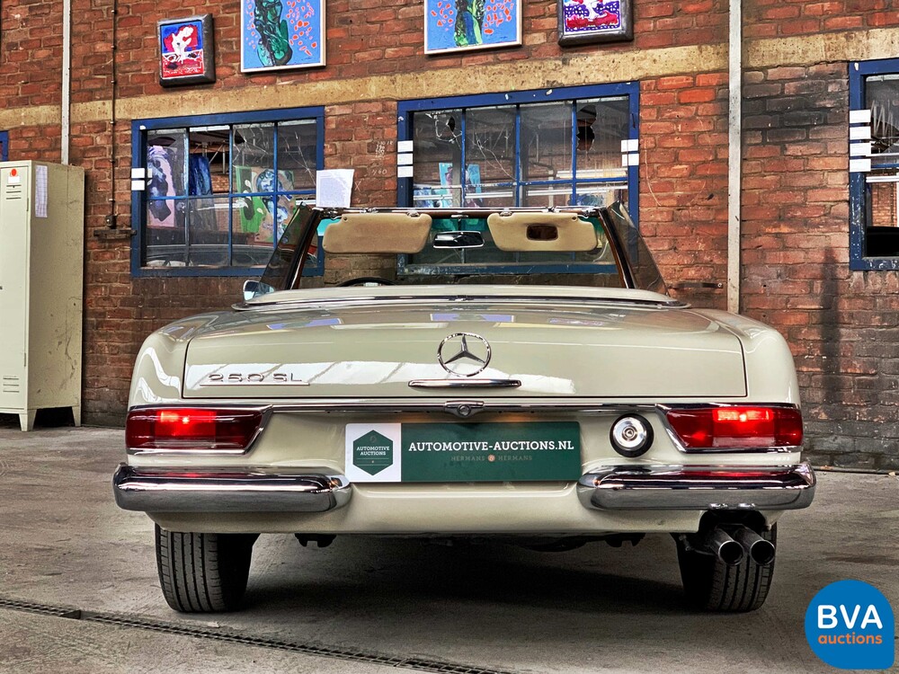 Mercedes-Benz PAGODE 250 SL W113 1967, AR-58-69.