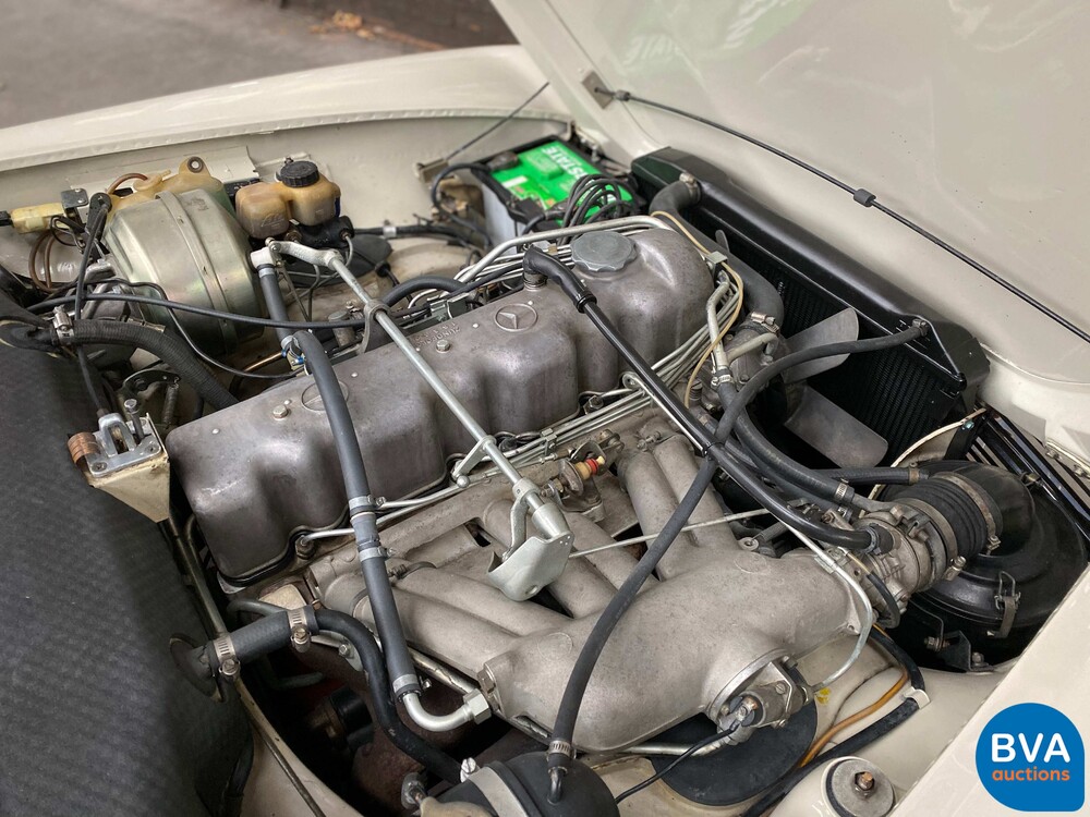 Mercedes-Benz PAGODE 250 SL W113 1967, AR-58-69.