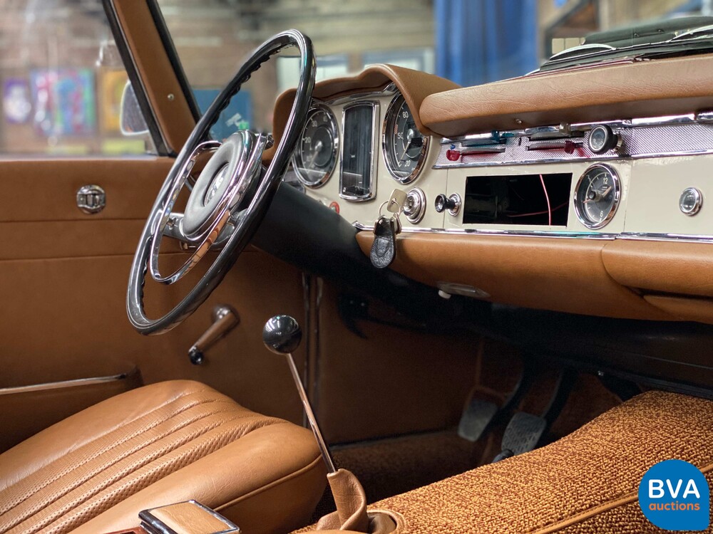 Mercedes-Benz PAGODE 250 SL W113 1967, AR-58-69.