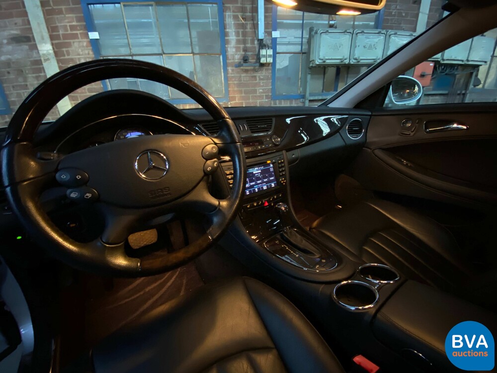 Mercedes-Benz CLS500 V8 306PS 2005.