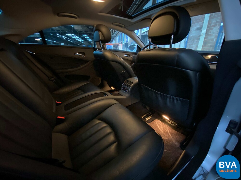Mercedes-Benz CLS500 V8 306PS 2005.