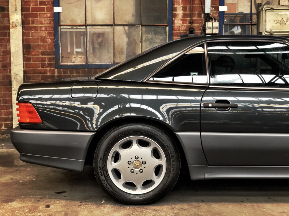Mercedes-Benz SL500 R129 V8 1995.