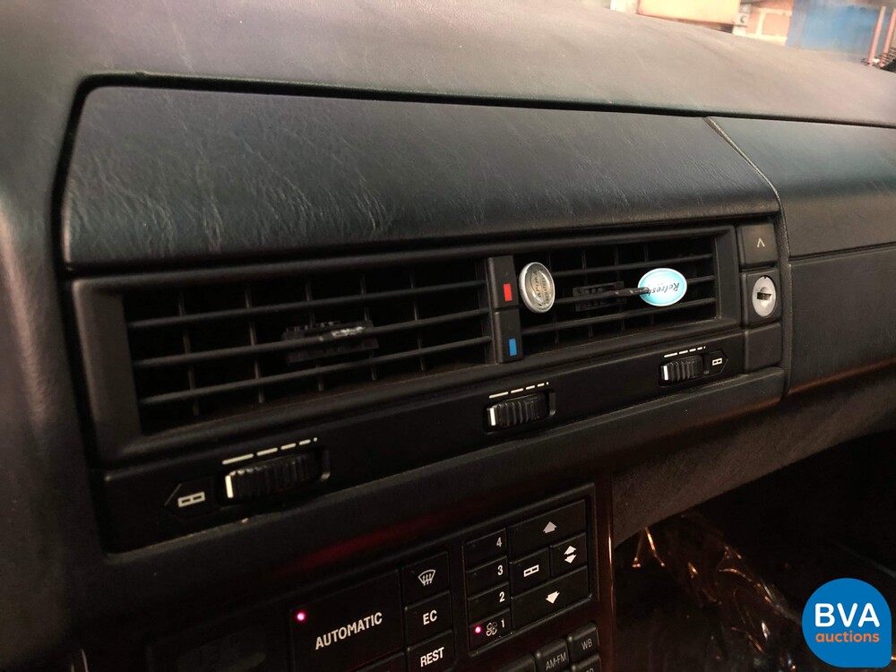 Mercedes-Benz SL500 R129 V8 1995.