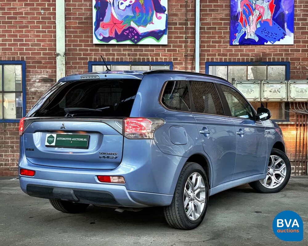 Mitsubishi Outlander PHEV Instyle 2014, 1-XVN-61.