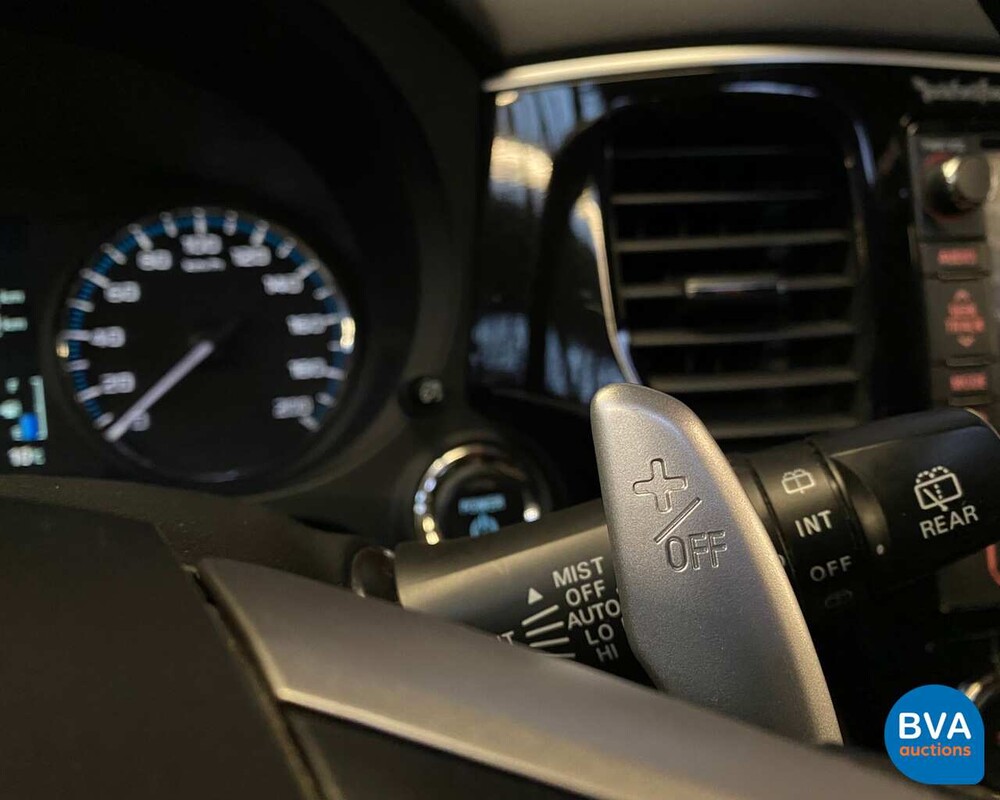 Mitsubishi Outlander PHEV Instyle 2014, 1-XVN-61.