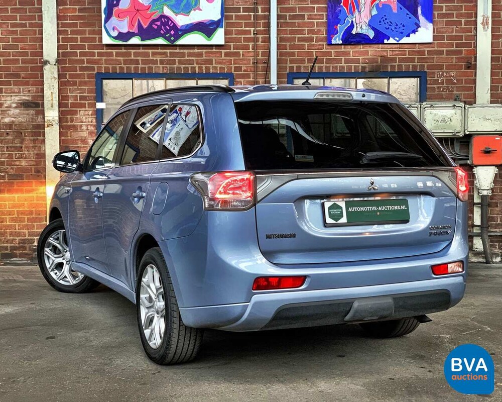 Mitsubishi Outlander PHEV Instyle 2014, 1-XVN-61.