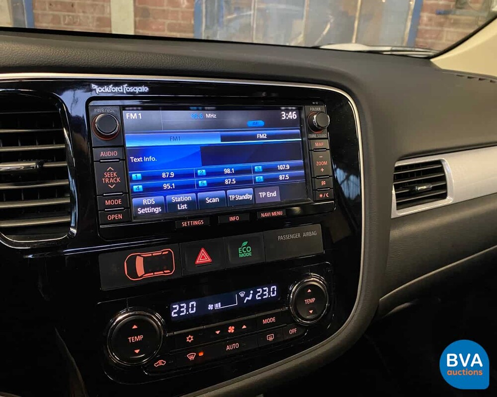 Mitsubishi Outlander PHEV Instyle 2014, 1-XVN-61.