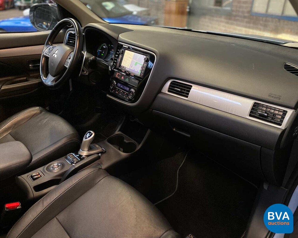 Mitsubishi Outlander PHEV Instyle 2014, 1-XVN-61.