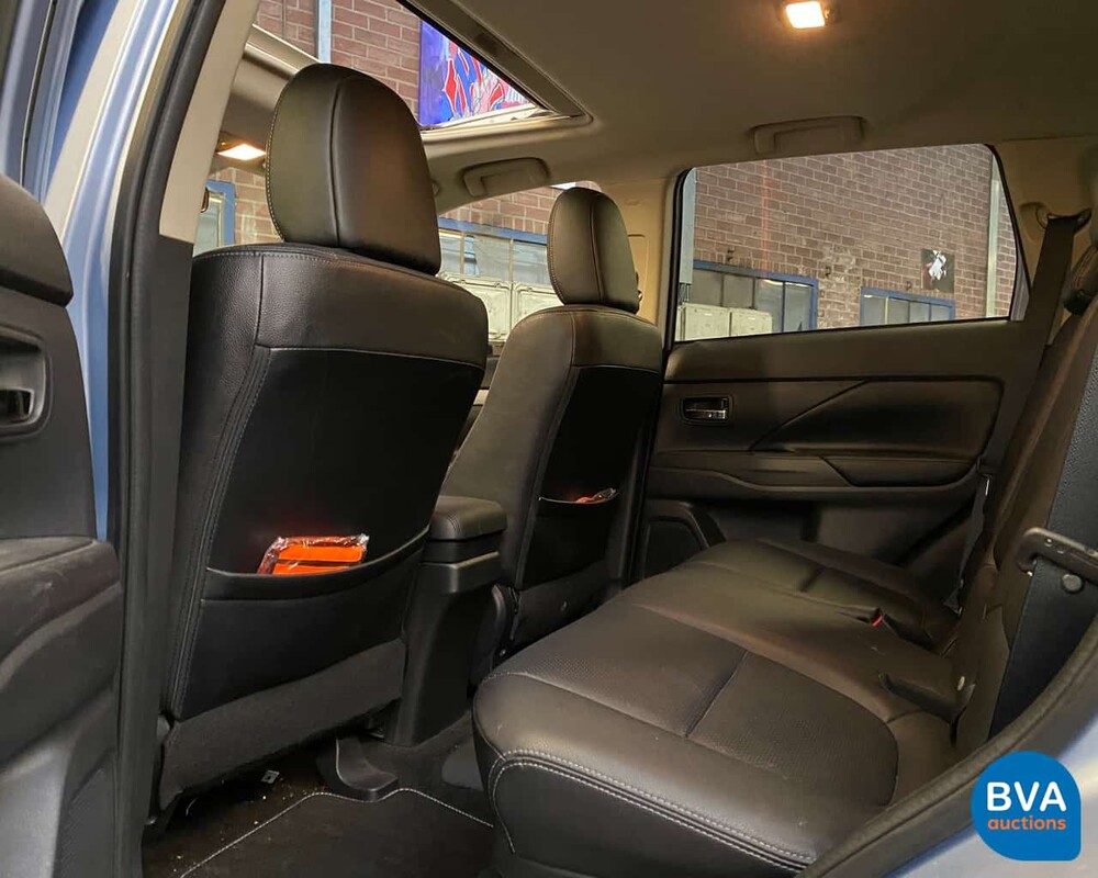 Mitsubishi Outlander PHEV Instyle 2014, 1-XVN-61.