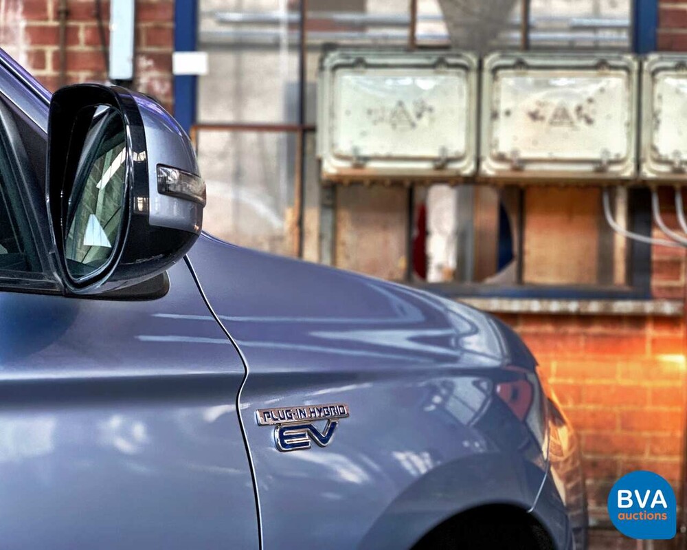 Mitsubishi Outlander PHEV Instyle 2014, 1-XVN-61.