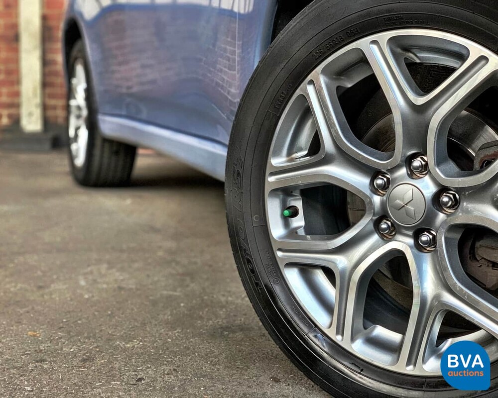 Mitsubishi Outlander PHEV Instyle 2014, 1-XVN-61.