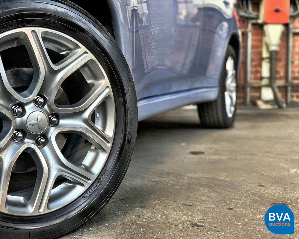 Mitsubishi Outlander PHEV Instyle 2014, 1-XVN-61.