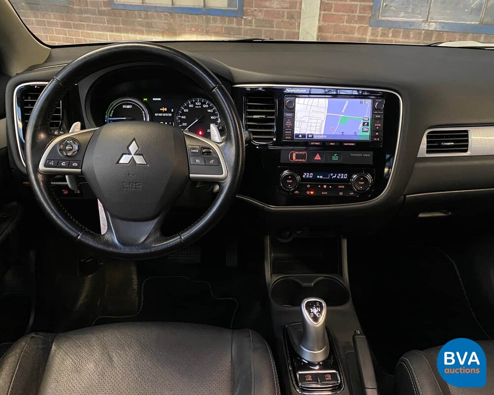 Mitsubishi Outlander PHEV Instyle 2014, 1-XVN-61.