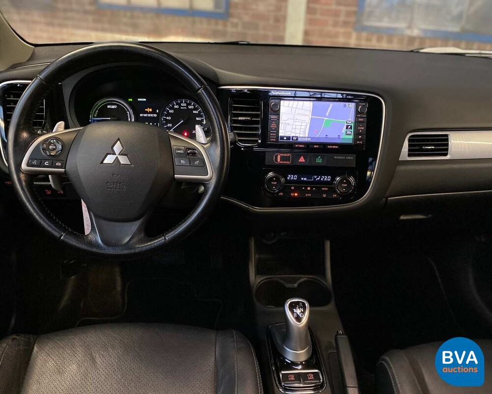 Mitsubishi Outlander PHEV Instyle 2014, 1-XVN-61.