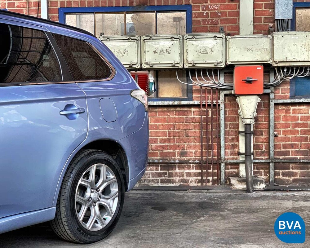 Mitsubishi Outlander PHEV Instyle 2014, 1-XVN-61.