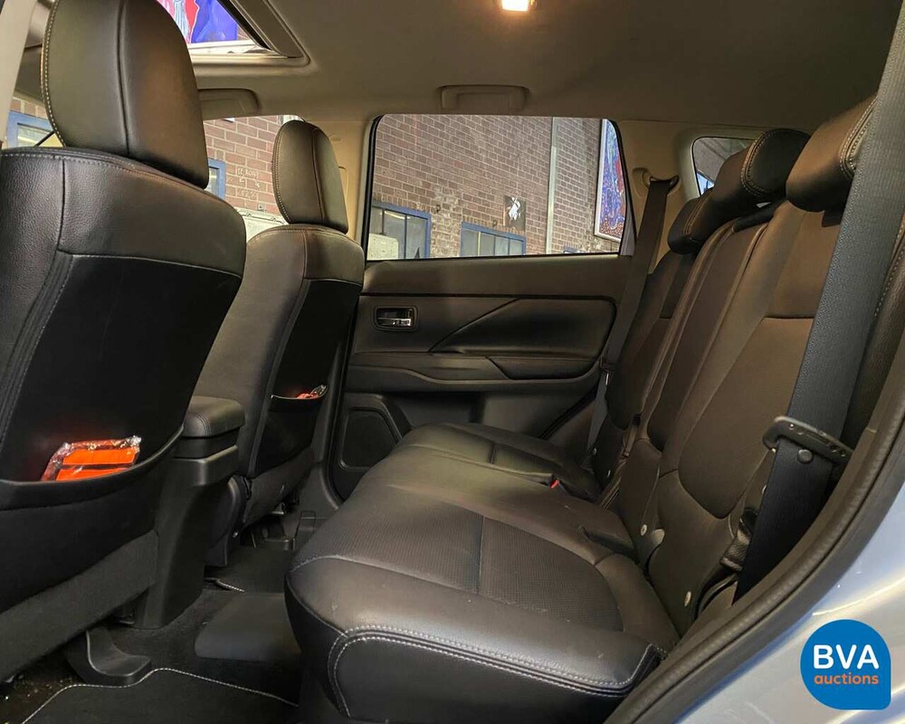 Mitsubishi Outlander PHEV Instyle 2014, 1-XVN-61.