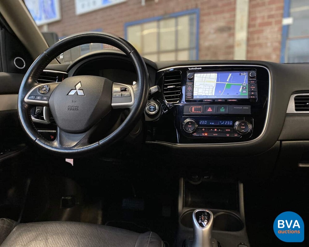 Mitsubishi Outlander PHEV Instyle 2014, 1-XVN-61.