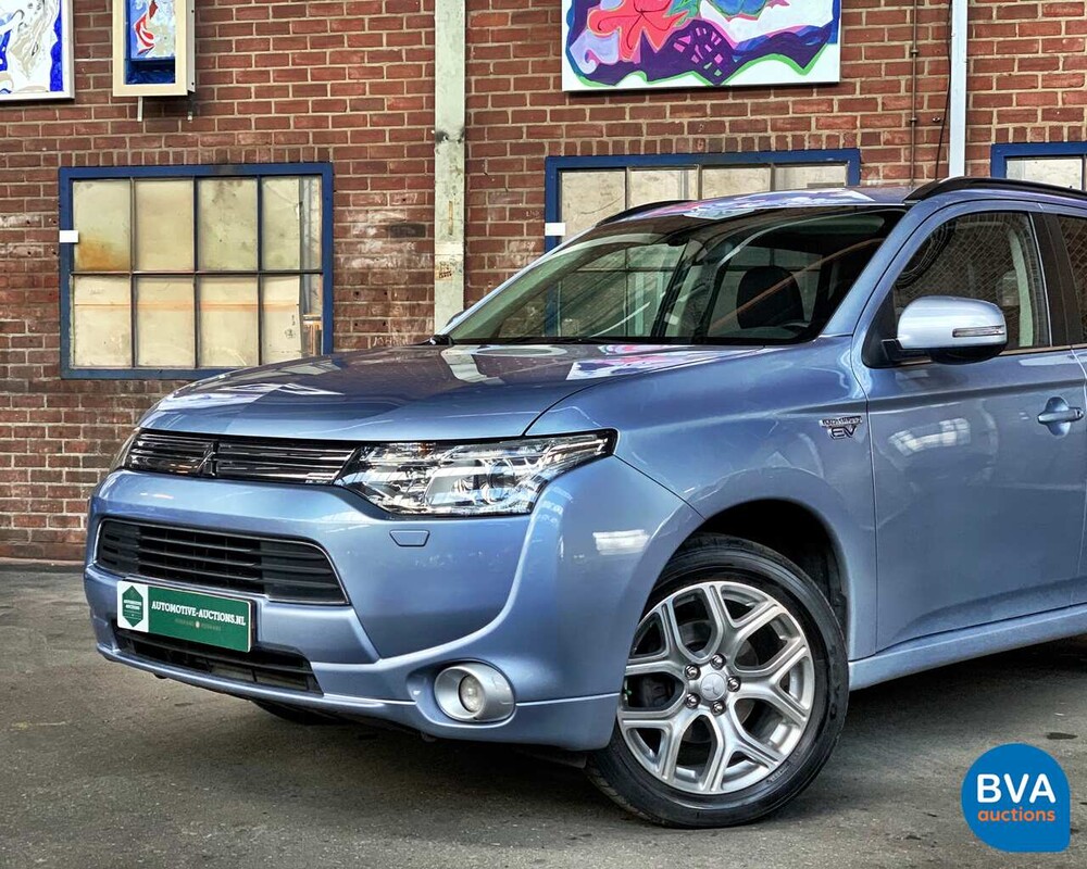 Mitsubishi Outlander PHEV Instyle 2014, 1-XVN-61.