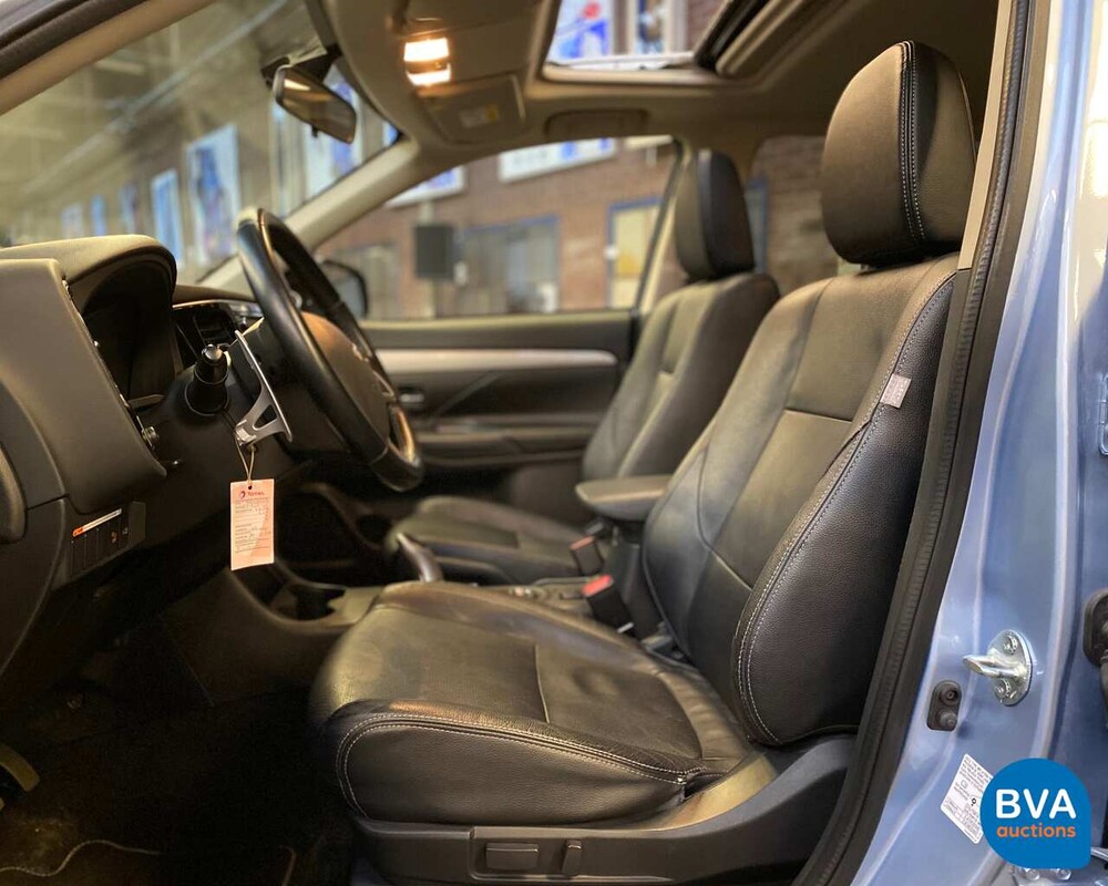 Mitsubishi Outlander PHEV Instyle 2014, 1-XVN-61.