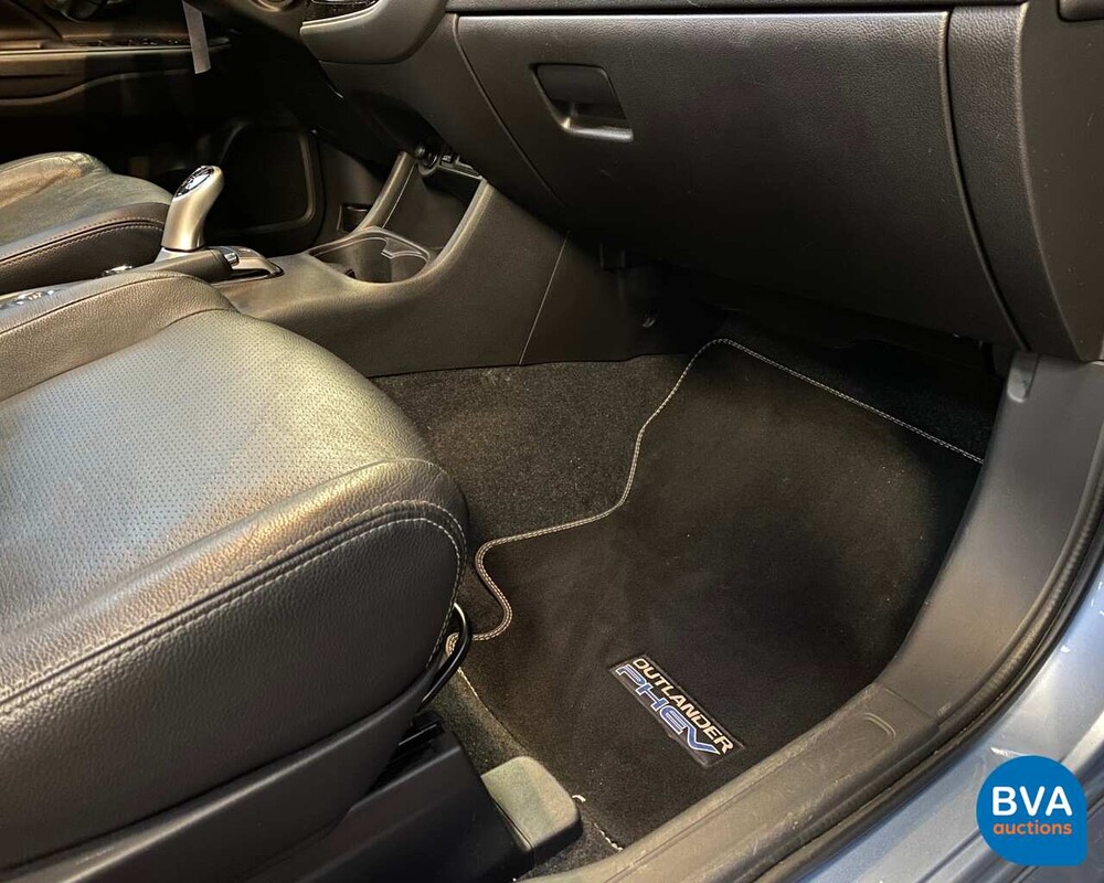 Mitsubishi Outlander PHEV Instyle 2014, 1-XVN-61.