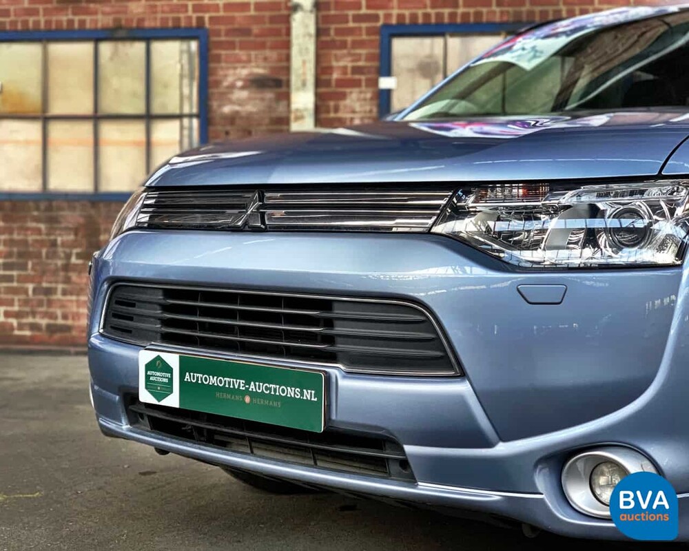 Mitsubishi Outlander PHEV Instyle 2014, 1-XVN-61.