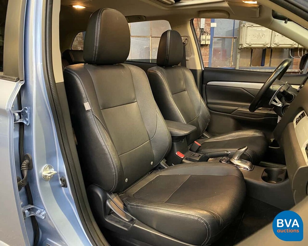 Mitsubishi Outlander PHEV Instyle 2014, 1-XVN-61.