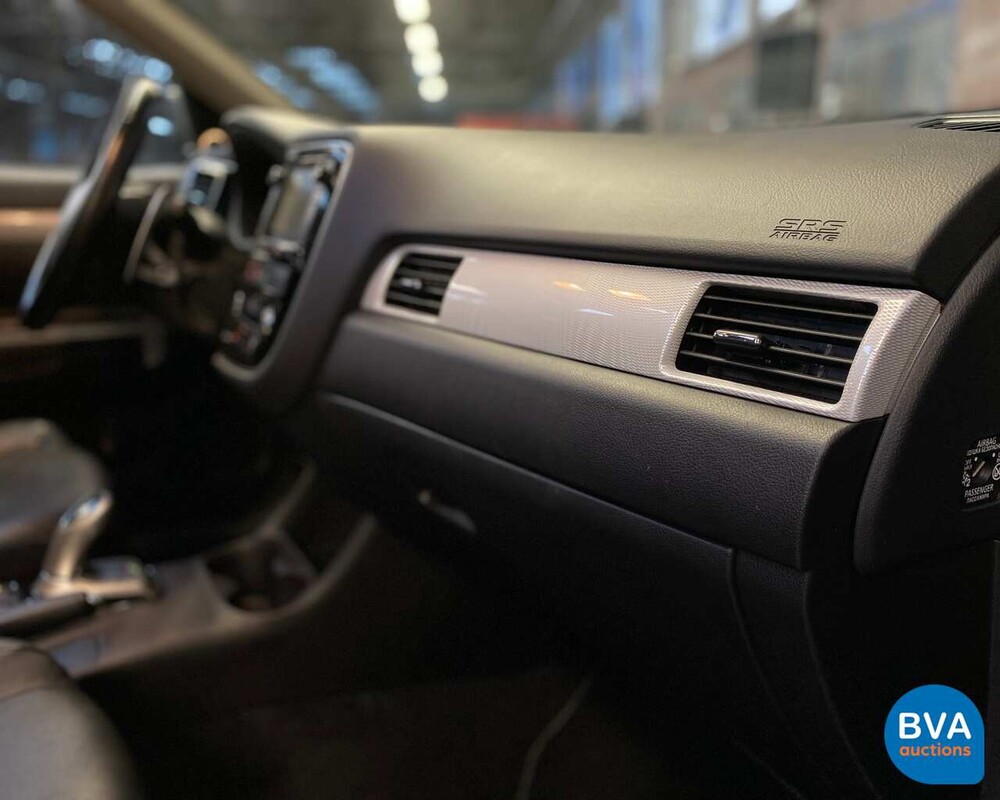 Mitsubishi Outlander PHEV Instyle 2014, 1-XVN-61.