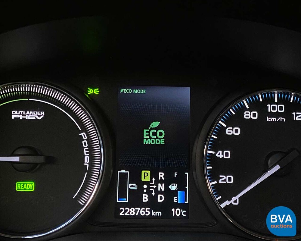 Mitsubishi Outlander PHEV Instyle 2014, 1-XVN-61.