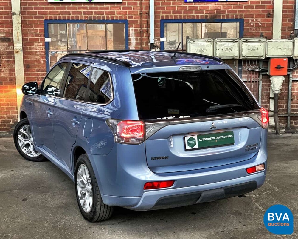Mitsubishi Outlander PHEV Instyle 2014, 1-XVN-61.