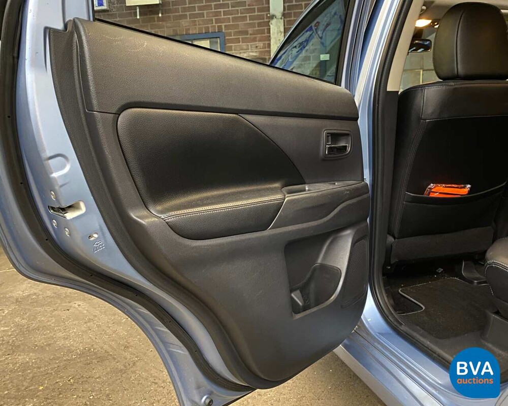 Mitsubishi Outlander PHEV Instyle 2014, 1-XVN-61.