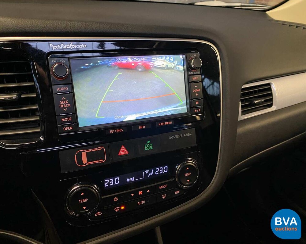 Mitsubishi Outlander PHEV Instyle 2014, 1-XVN-61.