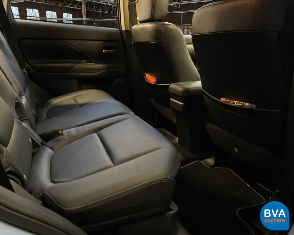 Mitsubishi Outlander PHEV Instyle 2014, 1-XVN-61.