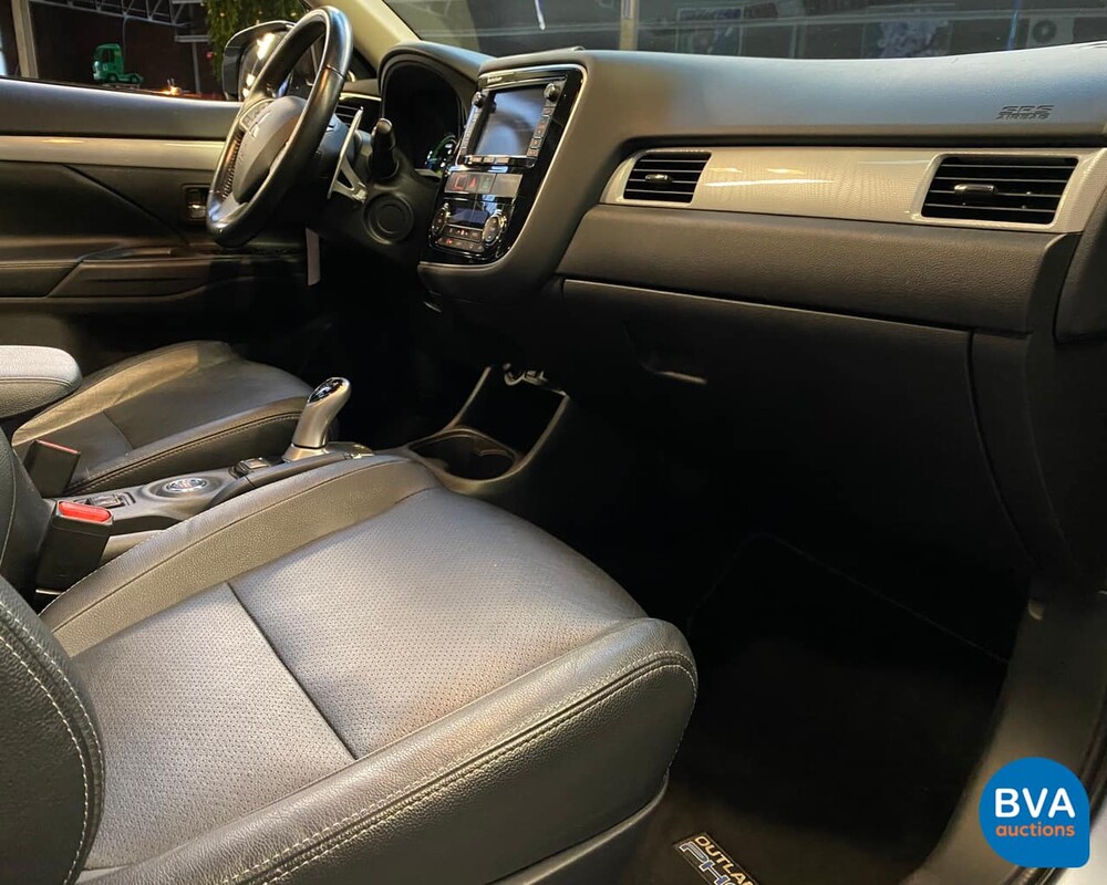 Mitsubishi Outlander PHEV Instyle 2014, 1-XVN-61.