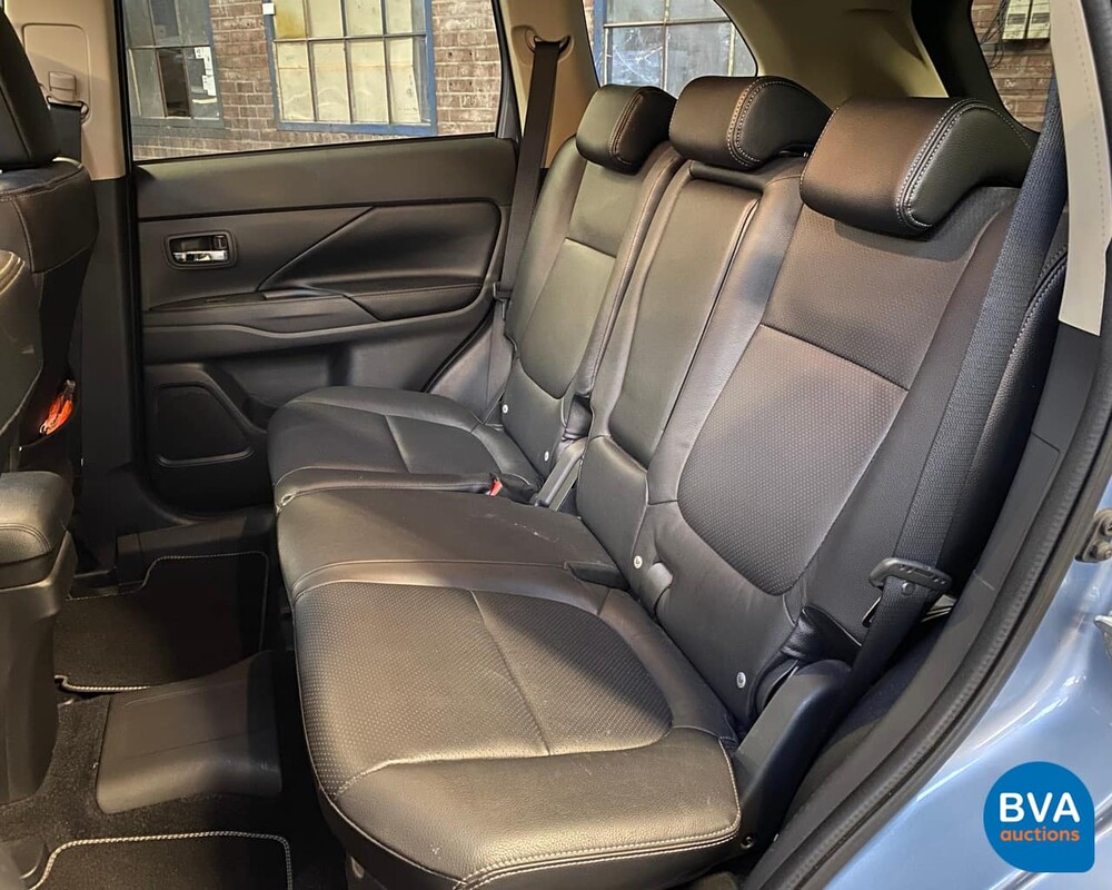 Mitsubishi Outlander PHEV Instyle 2014, 1-XVN-61.